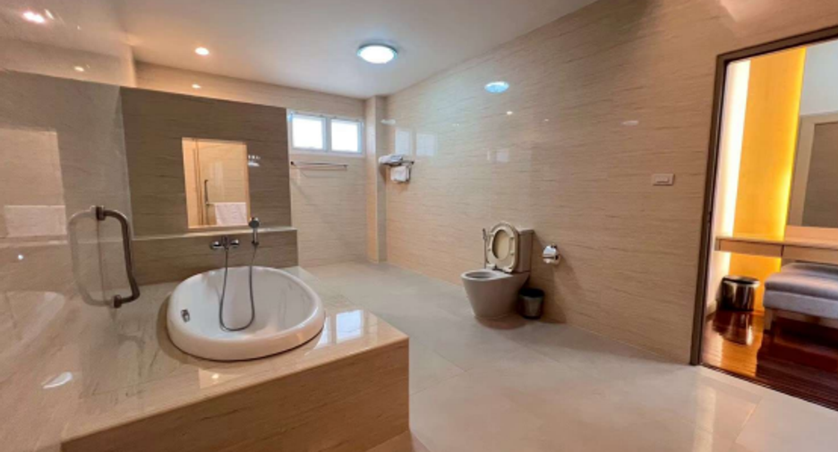 For sale 6 ベッドルーム house in Na Jomtien, Pattaya