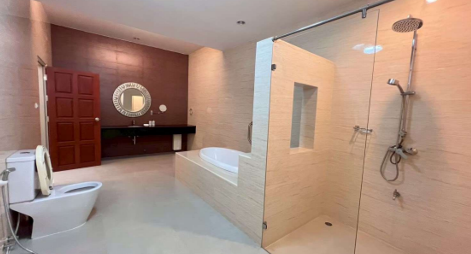 For sale 6 ベッドルーム house in Na Jomtien, Pattaya