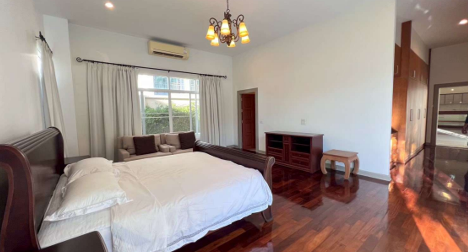 For sale 6 ベッドルーム house in Na Jomtien, Pattaya
