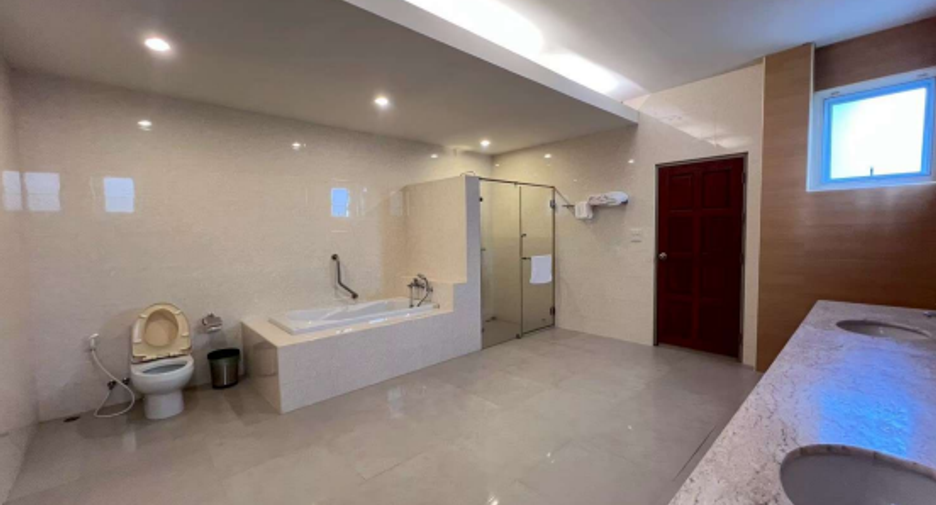 For sale 6 ベッドルーム house in Na Jomtien, Pattaya