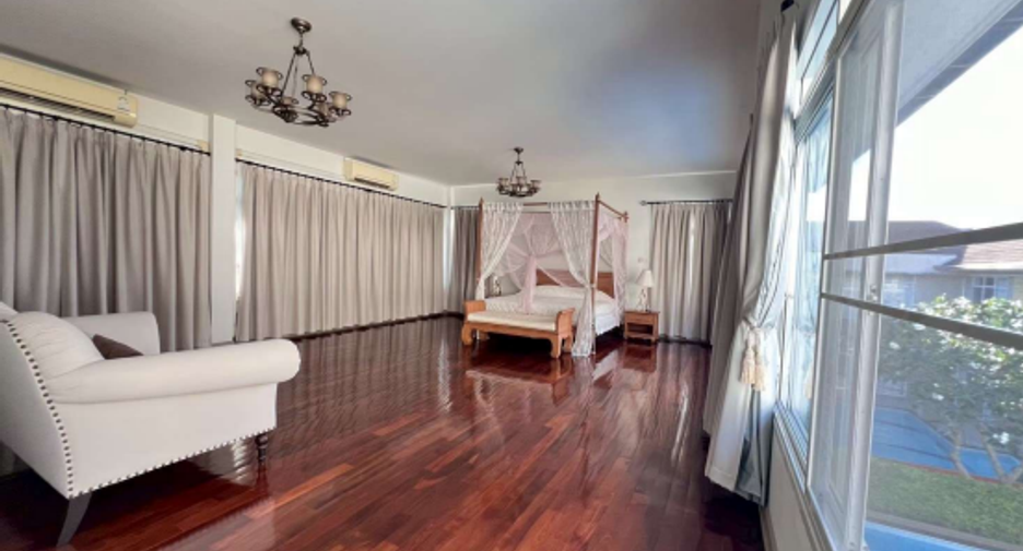 For sale 6 ベッドルーム house in Na Jomtien, Pattaya