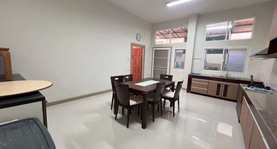 For sale 6 ベッドルーム house in Na Jomtien, Pattaya