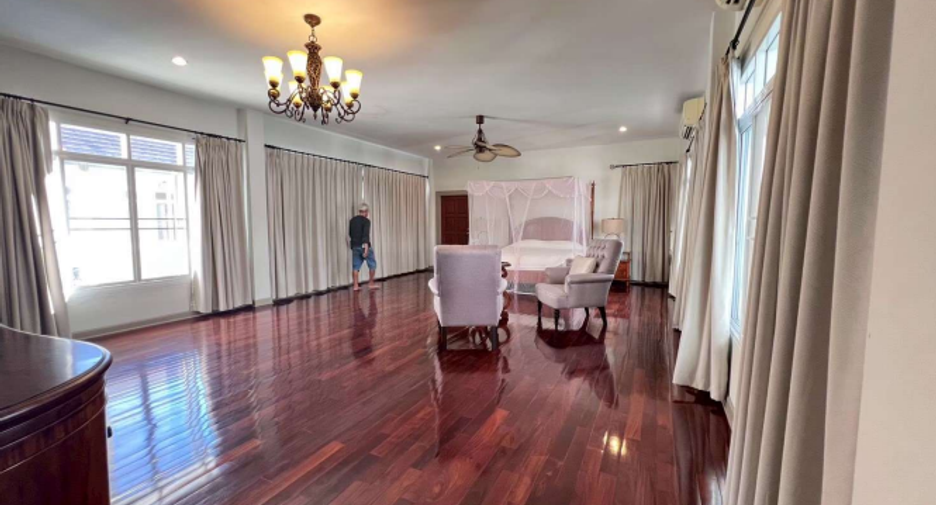 For sale 6 ベッドルーム house in Na Jomtien, Pattaya