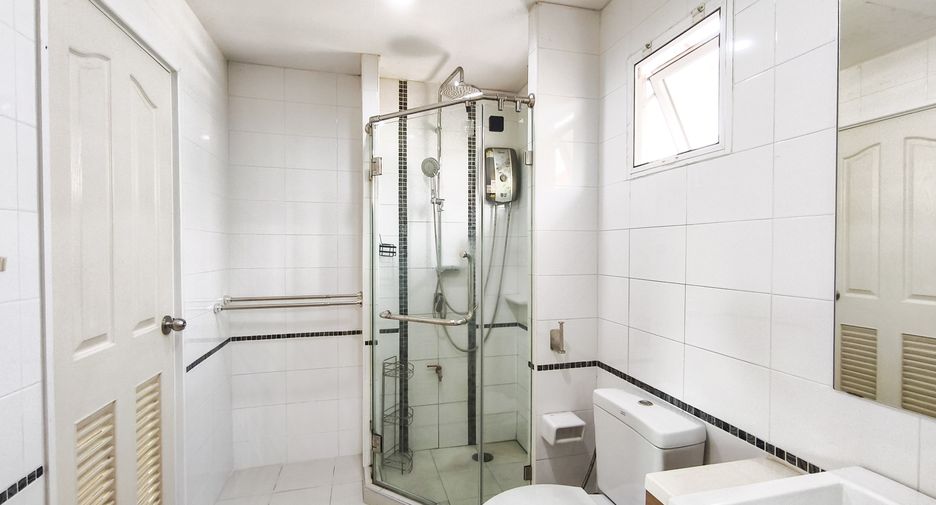 For sale 3 bedrooms house in Prawet, Bangkok