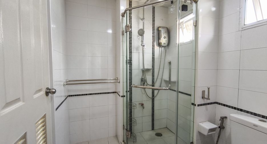 For sale 3 bedrooms house in Prawet, Bangkok