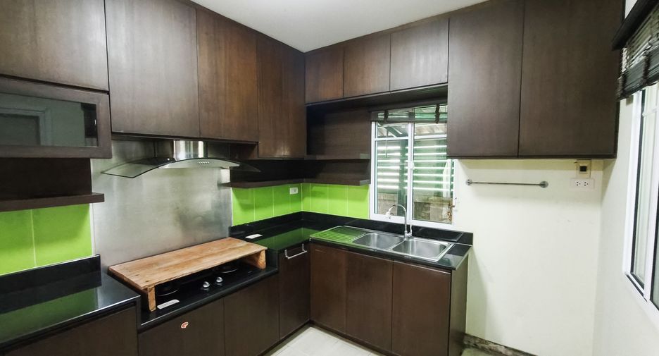 For sale 3 bedrooms house in Prawet, Bangkok