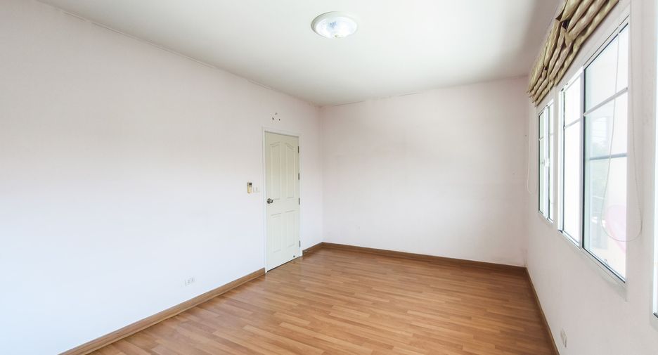 For sale 3 bedrooms house in Prawet, Bangkok