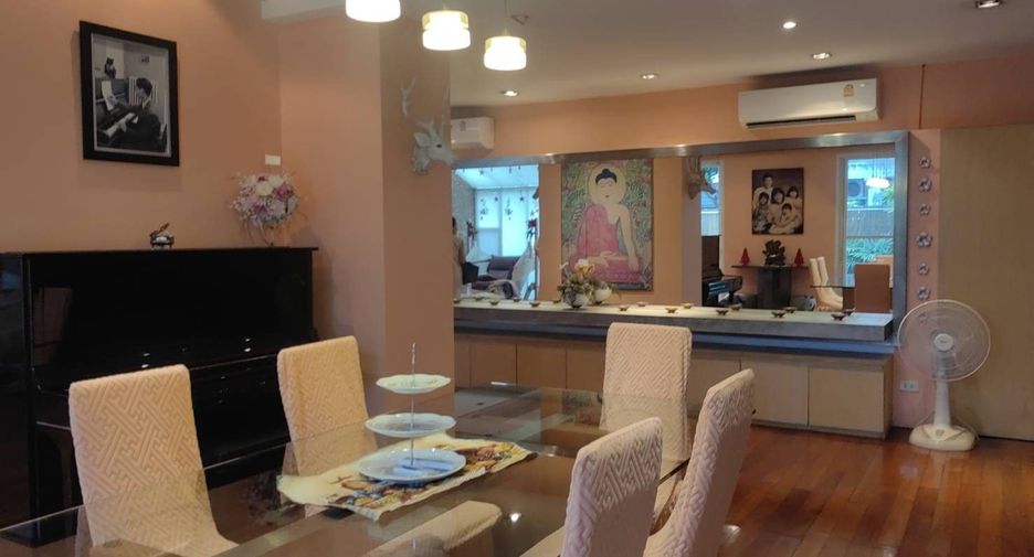For sale そして for rent 6 ベッドルーム house in Phra Khanong, Bangkok