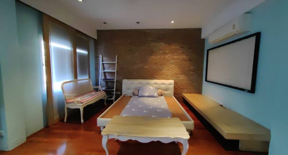 For sale そして for rent 6 ベッドルーム house in Phra Khanong, Bangkok
