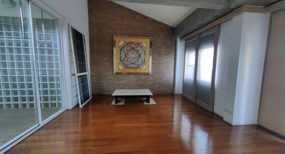 For sale そして for rent 6 ベッドルーム house in Phra Khanong, Bangkok