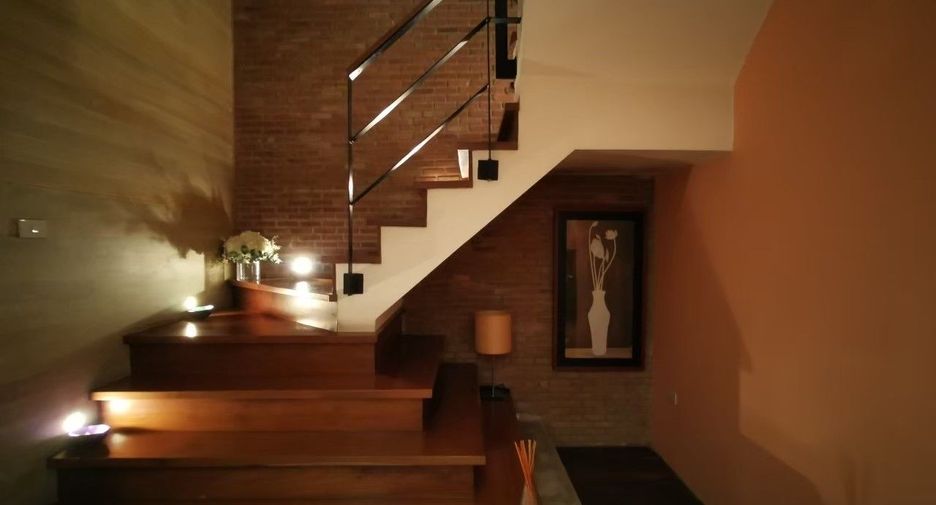 For sale そして for rent 6 ベッドルーム house in Phra Khanong, Bangkok