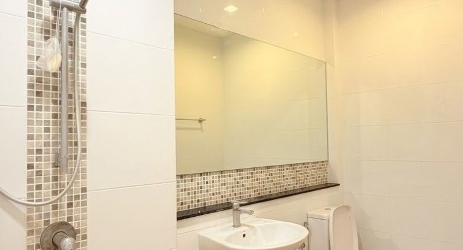 For rent 3 bedrooms townhouse in Bueng Kum, Bangkok