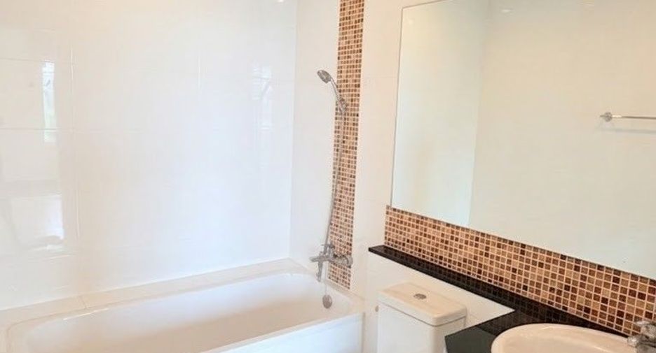 For rent 3 bedrooms townhouse in Bueng Kum, Bangkok