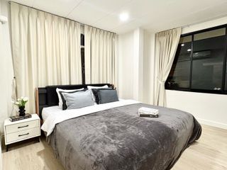 Casa en alquiler de 5 habitaciones en Huai Khwang, Bangkok
