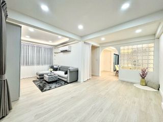Casa en alquiler de 5 habitaciones en Huai Khwang, Bangkok