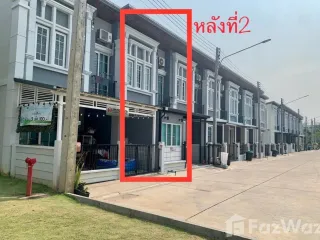 Casa adosada en alquiler de 3 habitaciones en Mueang Chiang Mai, Chiang Mai