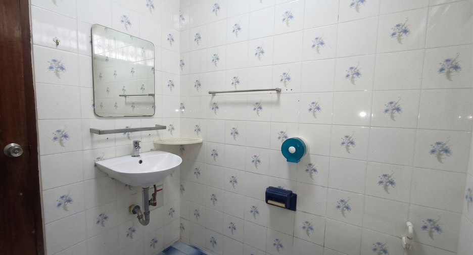 For sale 5 ベッドルーム house in Chom Thong, Bangkok