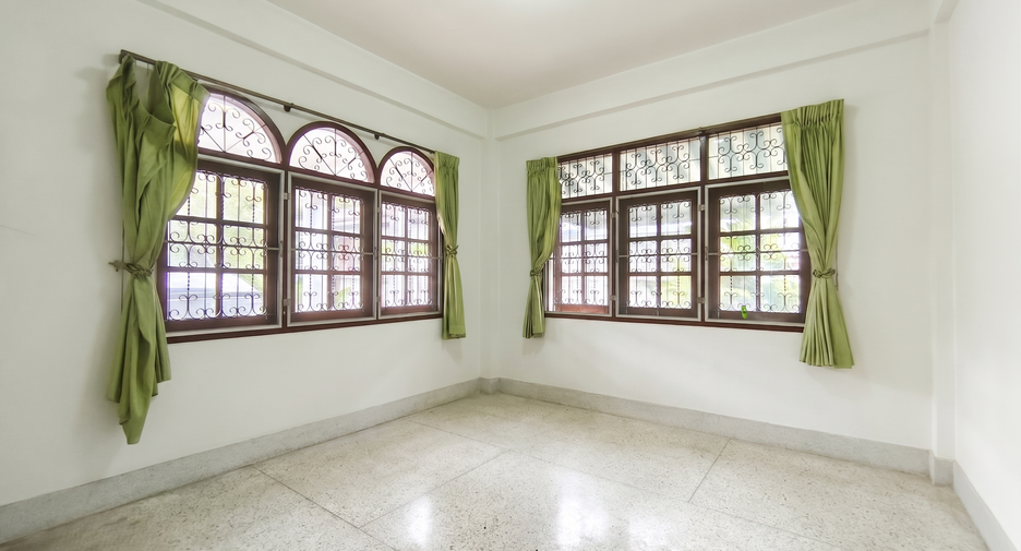 For sale 5 ベッドルーム house in Chom Thong, Bangkok