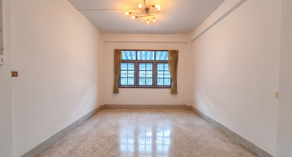 For sale 5 ベッドルーム house in Chom Thong, Bangkok