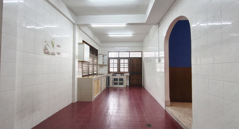 For sale 5 ベッドルーム house in Chom Thong, Bangkok