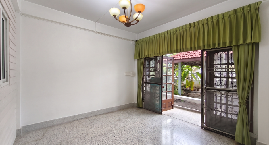 For sale 5 ベッドルーム house in Chom Thong, Bangkok