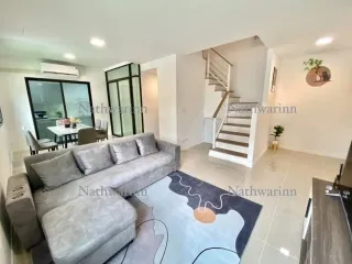 Casa adosada en alquiler de 4 habitaciones en Mueang Chiang Mai, Chiang Mai
