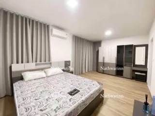 Casa adosada en alquiler de 4 habitaciones en Mueang Chiang Mai, Chiang Mai