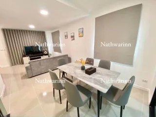 Casa adosada en alquiler de 4 habitaciones en Mueang Chiang Mai, Chiang Mai