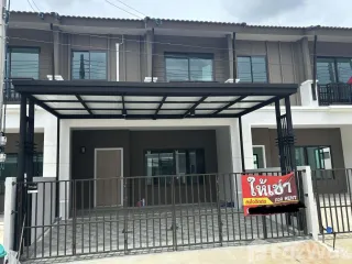 Casa adosada en alquiler de 3 habitaciones en Mueang Chiang Mai, Chiang Mai
