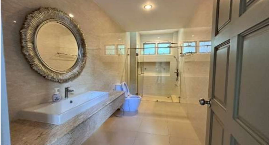 For sale 4 ベッドルーム house in Na Jomtien, Pattaya