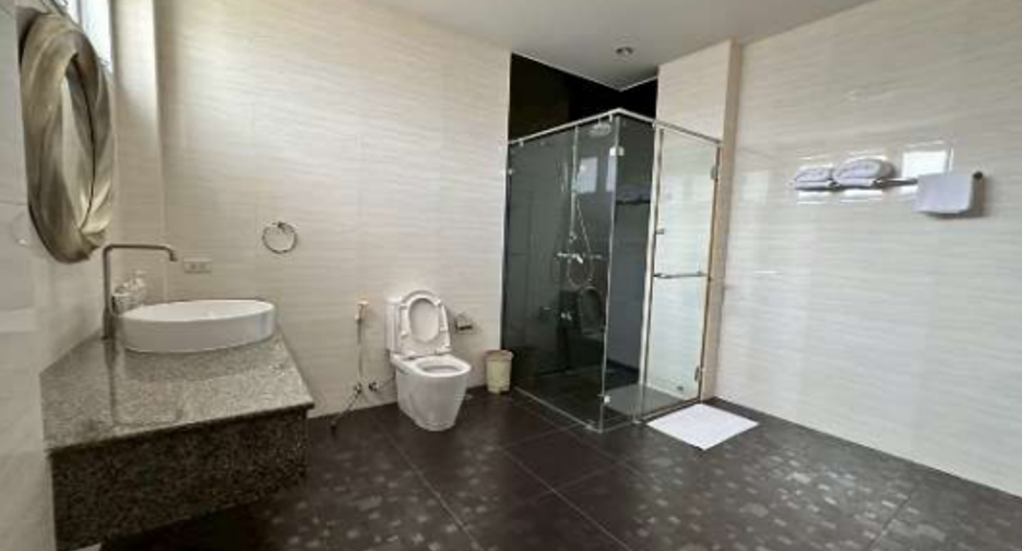 For sale 4 ベッドルーム house in Na Jomtien, Pattaya
