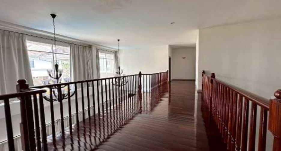 For sale 4 ベッドルーム house in Na Jomtien, Pattaya