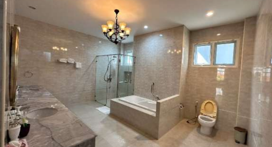 For sale 4 ベッドルーム house in Na Jomtien, Pattaya