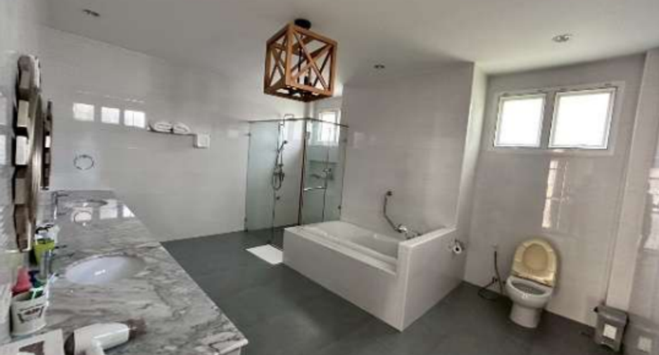 For sale 4 ベッドルーム house in Na Jomtien, Pattaya