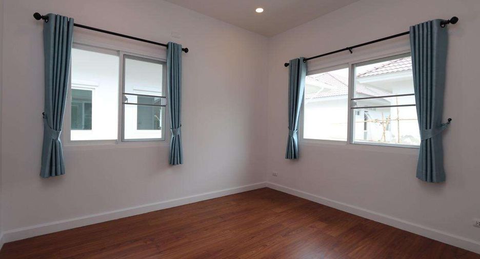 For rent 3 bedrooms house in Saraphi, Chiang Mai