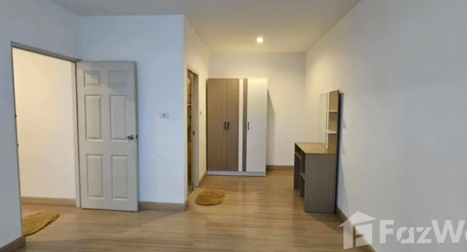 Casa adosada en alquiler de 3 habitaciones en Hang Dong, Chiang Mai