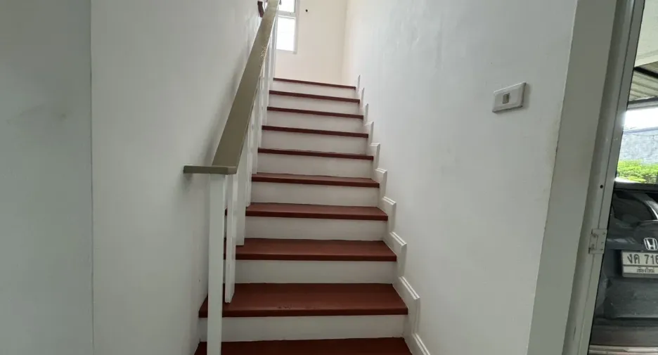 Casa adosada en alquiler de 3 habitaciones en Hang Dong, Chiang Mai