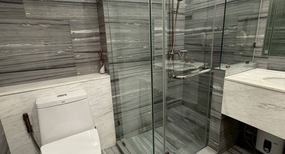 For rent 2 bedrooms condo in Watthana, Bangkok