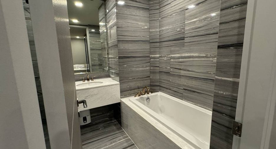 For rent 2 bedrooms condo in Watthana, Bangkok