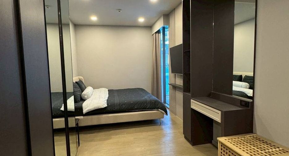 For rent 2 bedrooms condo in Watthana, Bangkok