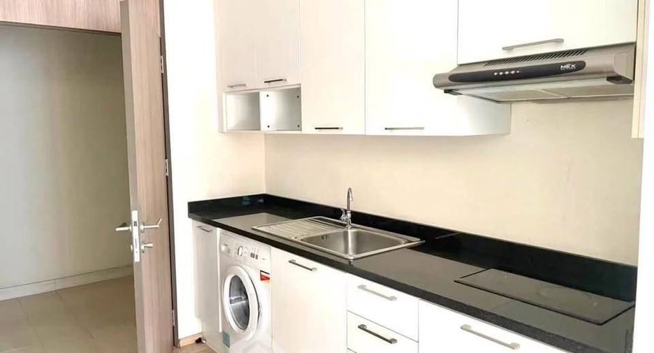 For sale 1 bed condo in Khlong Toei, Bangkok