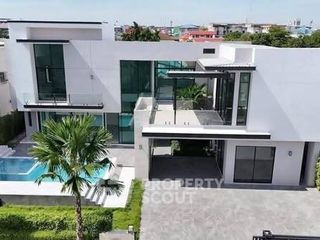 Casa en venta de 5 habitaciones en Bang Khen, Bangkok