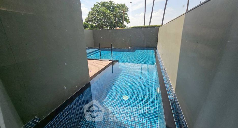 For sale 4 bedrooms condo in Yan Nawa, Bangkok