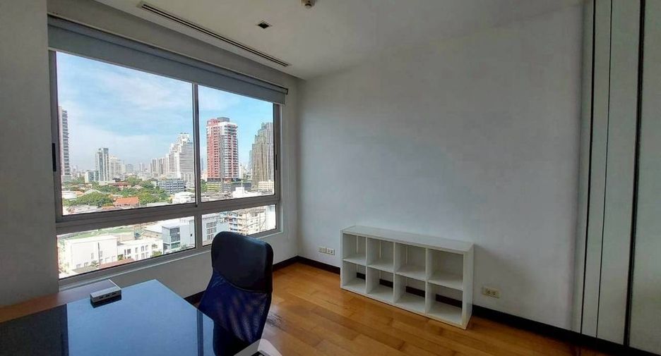 For sale 3 bedrooms condo in Yan Nawa, Bangkok