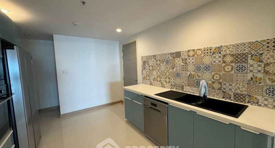 For sale 3 bedrooms condo in Yan Nawa, Bangkok