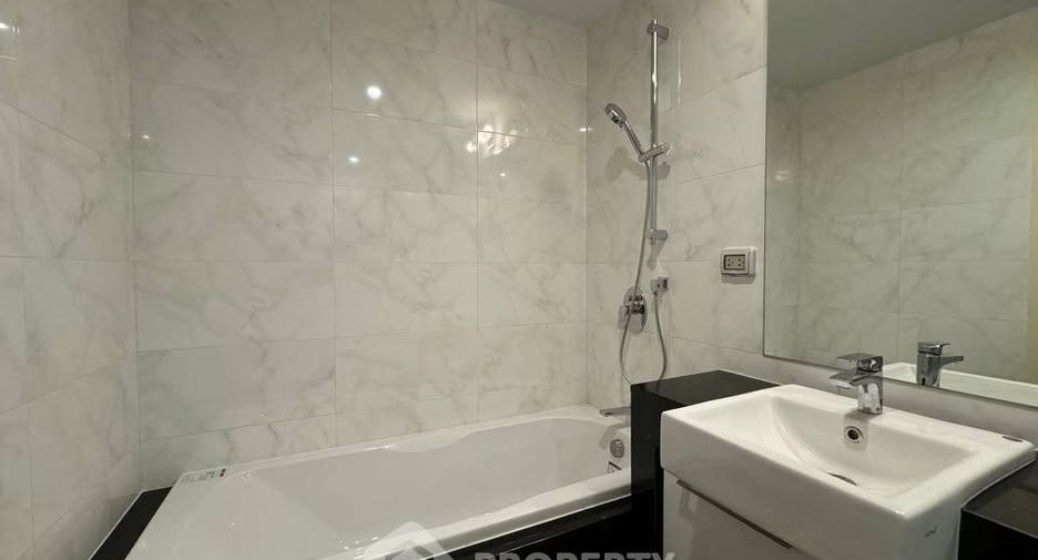 For sale 3 bedrooms condo in Yan Nawa, Bangkok