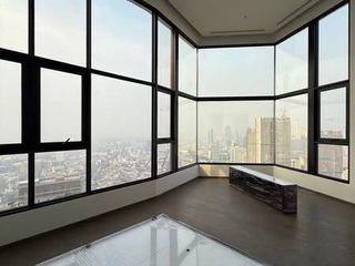 Condo en venta de 4 habitaciones en Bang Rak, Bangkok