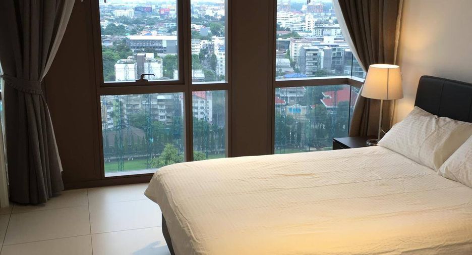 For sale 2 bedrooms condo in Khlong Toei, Bangkok