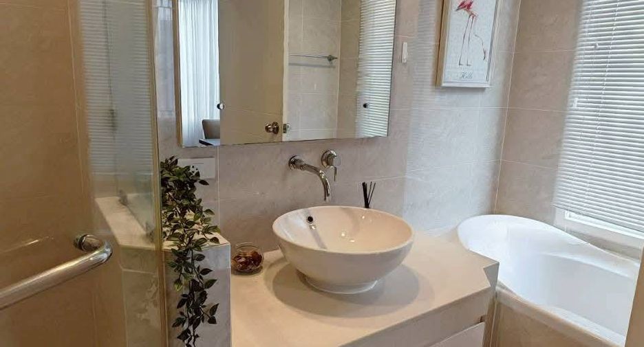 For sale 2 bedrooms condo in Khlong Toei, Bangkok