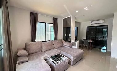 Casa adosada en venta de 4 habitaciones en Khan Na Yao, Bangkok